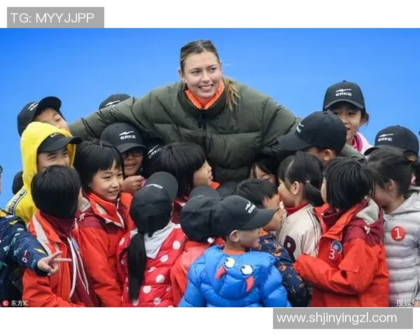 足球明星布娃娃的可爱形象展现与球迷互动的温馨瞬间